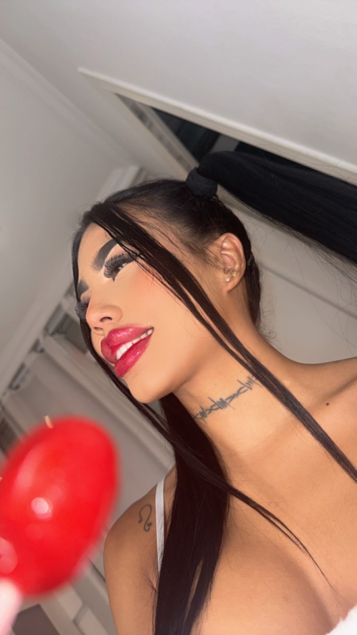 hermosa latina recién llegada a barcelona