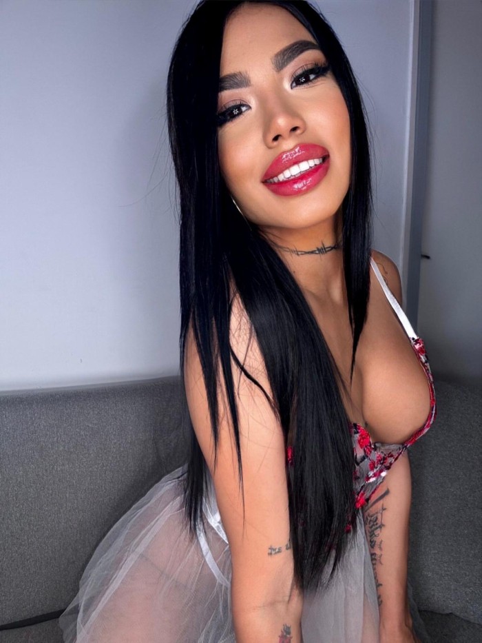 hermosa latina recién llegada a barcelona