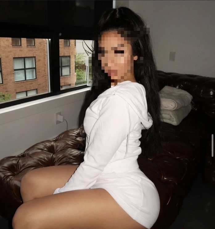 Paisa latina muy cachonda, una follada rica YUNCOS