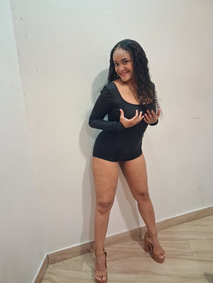 LINDA LATINA Y BIEN GUARRITA