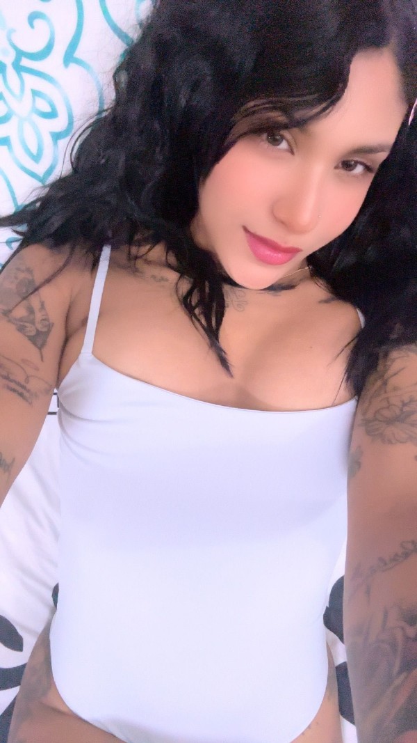 Hermosa bonita morbosa y apasionada delgada