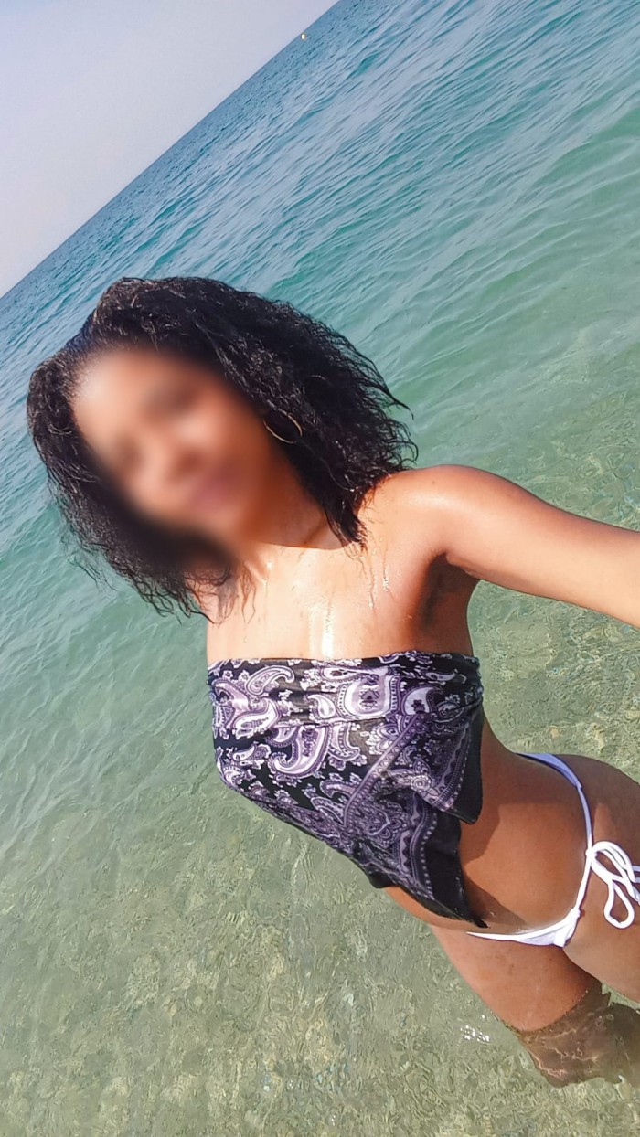 Brasileña en la urba de Roquetas de Mar