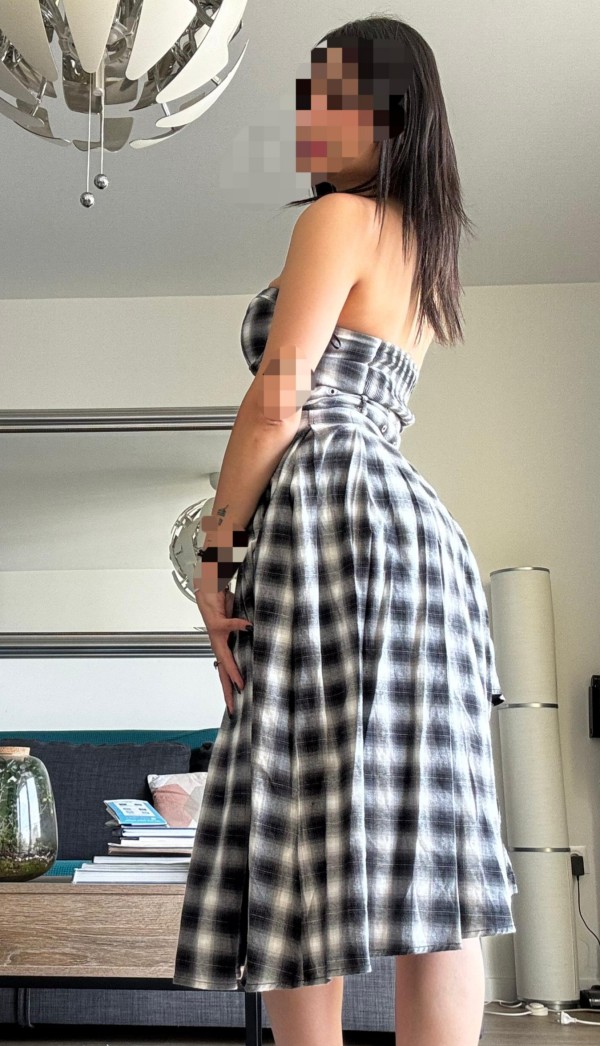 Embárcate en un viaje de placer una chica fiestera y de mente abierta..