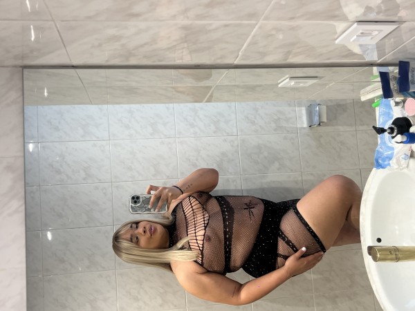 MASPALOMAS SABRINA NOVEDAD COLOMBIANA, FIESTERA CON MUCHAS GANAS