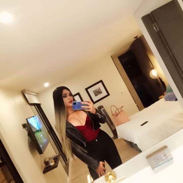 YO SOY BELLA VILLALOBOS TETONA POLLONA ME ENCANTA CHUPAR POLLA 24 HRAS