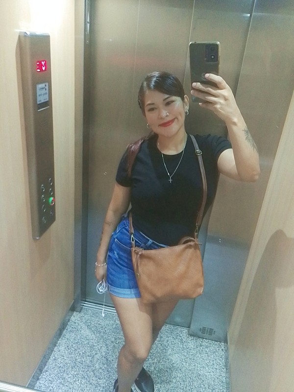 JOVENCITA CON GANAS DE FOLLAR Y MAMAR