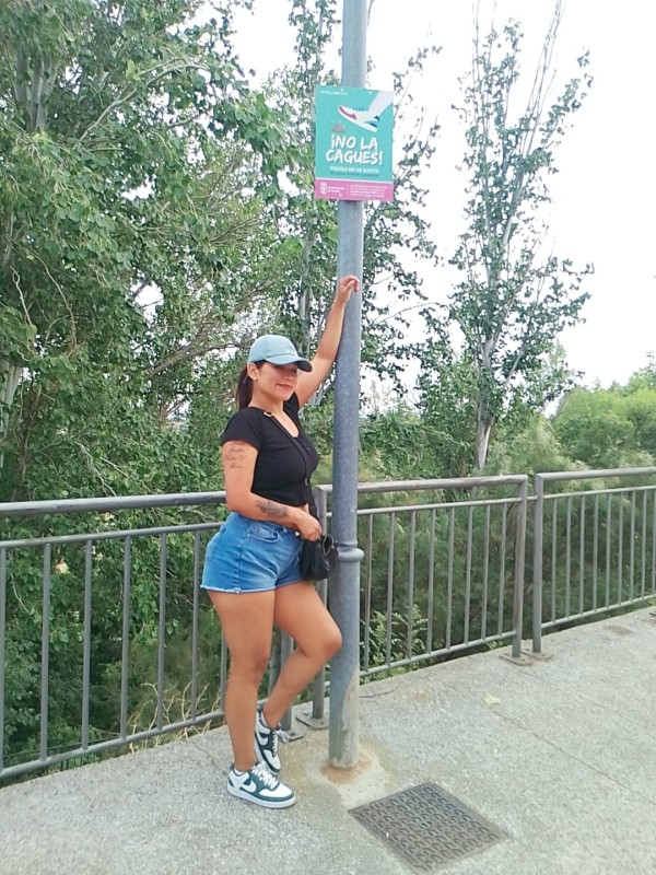 JOVENCITA CON GANAS DE FOLLAR Y MAMAR