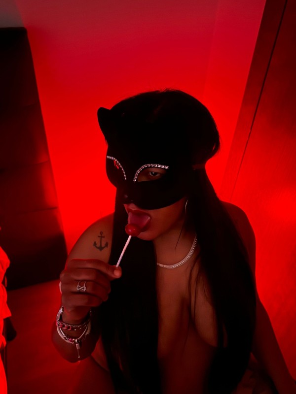 SOY ADICTA A LA POLLA. VEN DAME TU LECHE