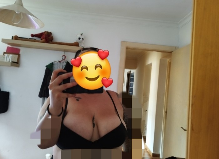 Jovencita gordita tatuada canaria