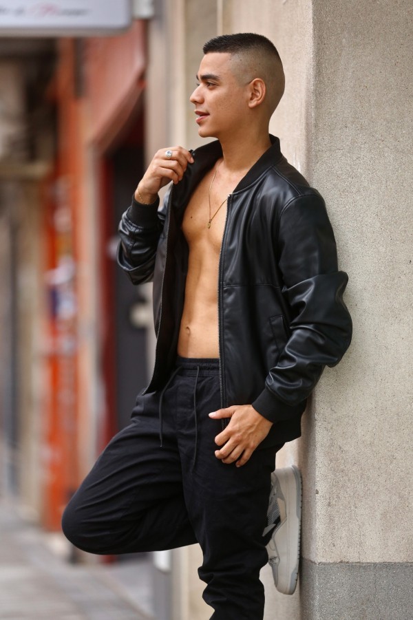 LATINO DE LUJO POR POCOS DÍAS EN BILBAO DISP PARA PASARLA DE MARAVILLA.