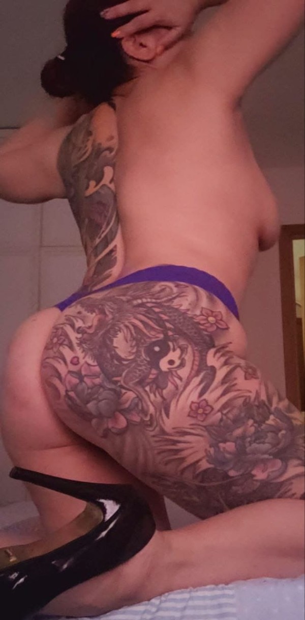 Madura tetona culona tatuada cañera dominante Tarragona Fiestera