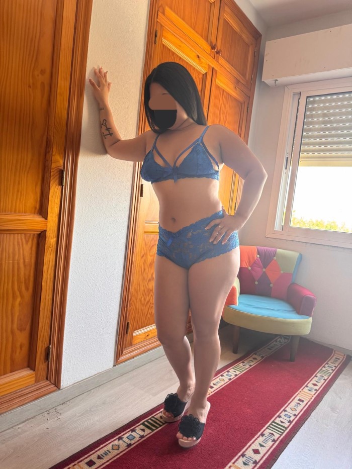 Morena latina jovencita muy CONSENTIDORA