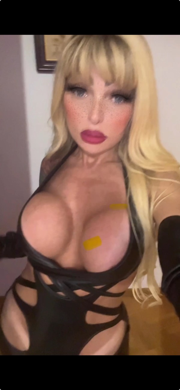 RUBIAZA GUAPA FEMENINA DOTADA LECHERA FIESTERA E LA MAS GOLFA BB …