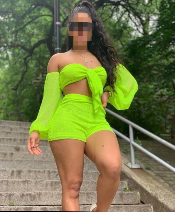 POR PRIMERA VEZ NUEVA ESTUDIANTE EN TERRASSA SUPER COMPLETA