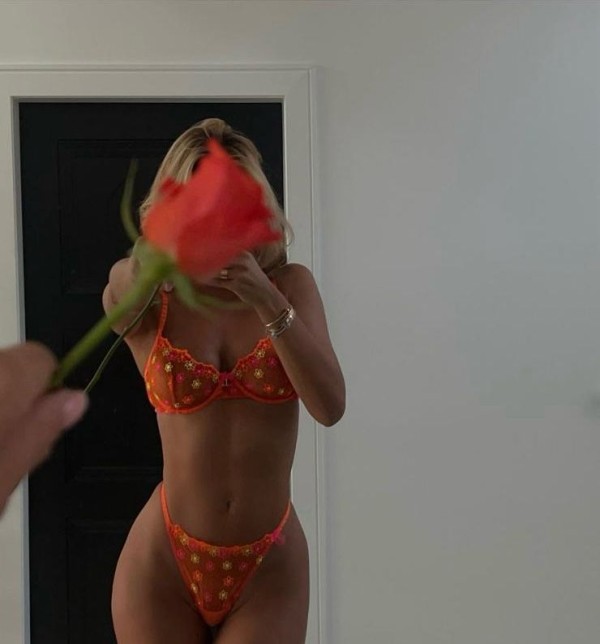 Joven dulce y entregada 24 horas disponibles