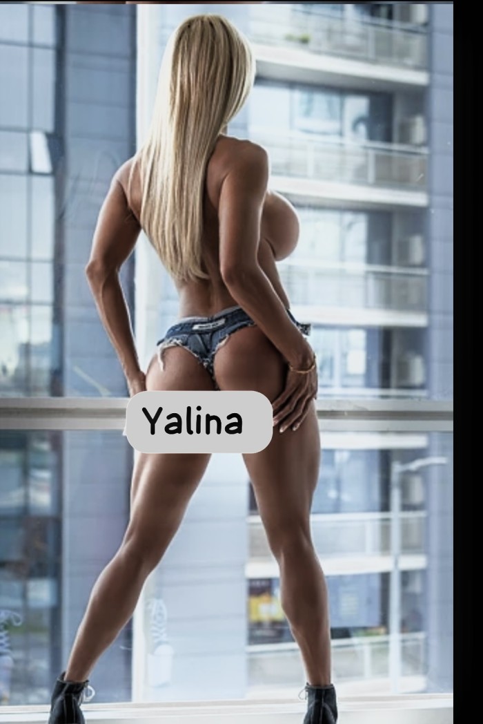Yalina espectacular rubia exótica madura