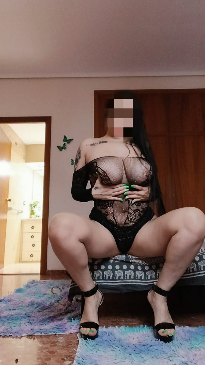 chica super dispuesta y caliente