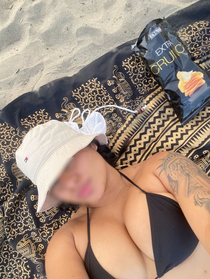 TU MORENITA CACHONDA DE HERMOSO CUERPO