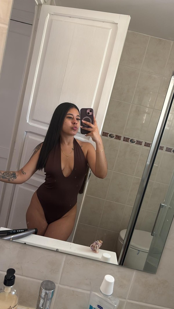 HERMOSA FLAQUITA MORBOSA COMPLACIENTE JUGUETONA SENSUAL EN VIGO