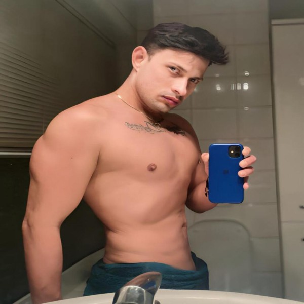 LATINO CACHONDO NUEVO EN TU CIUDAD