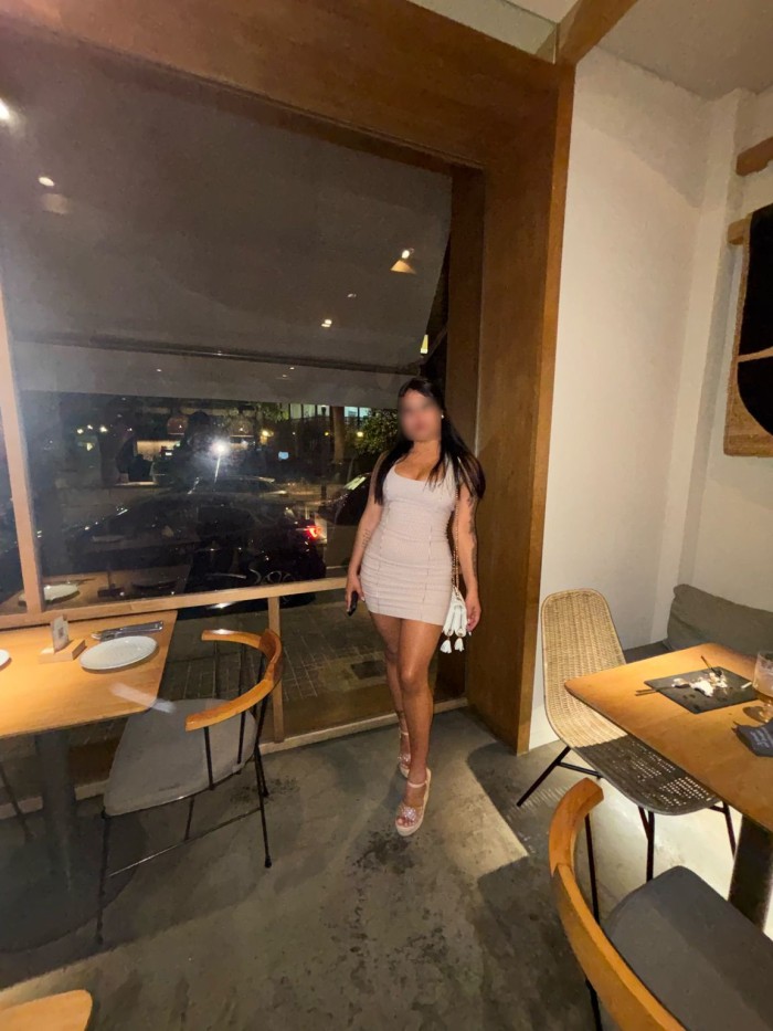 morenita con ganas de fiesta