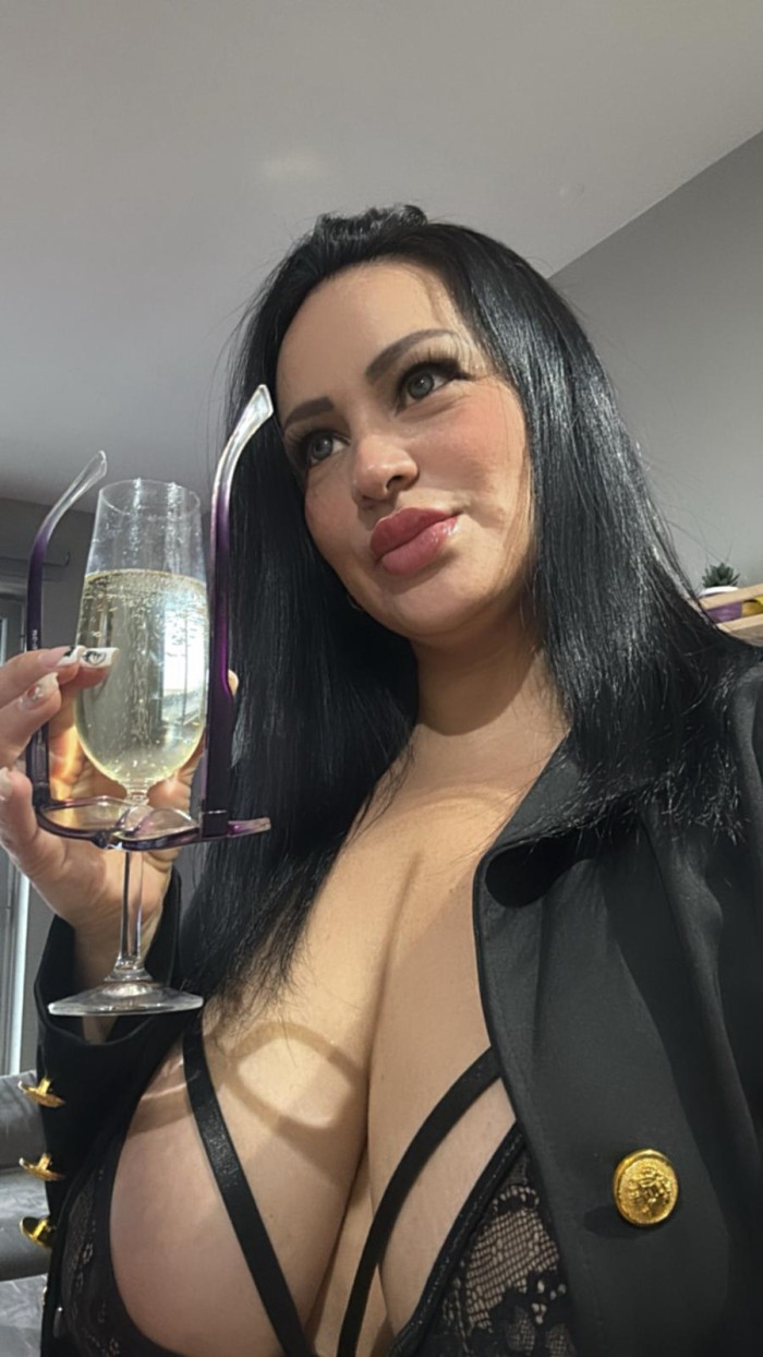 Folllame y disfruta de los mejores pechos