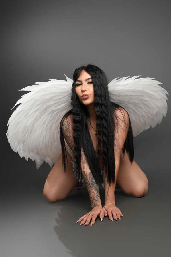 Unas chicas Bombas en la cama, Novedad