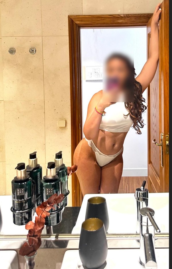 Carla Masajes en Oviedo**Nueva zona** cita previa 10 a 22hs**