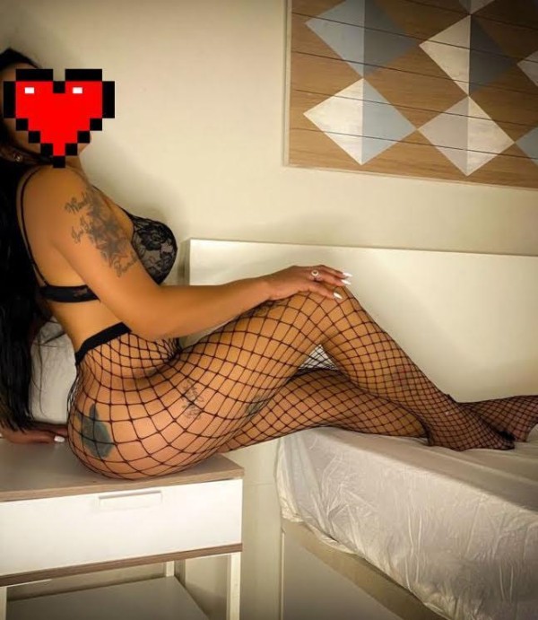 LATINA BIEN RICA , CALIENTE Y SUPER FIESTERA