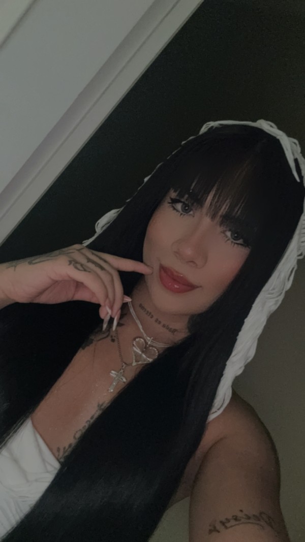 Chloee niña trans latina de tan solo 19 años dispuesta a comp