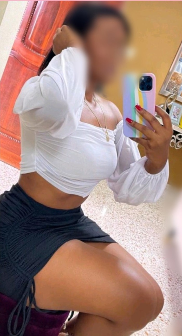 BOMBÓN IRRESISTIBLE TODA UNA TENTACIÓN ARDIENTE INRRESISTIBLE EN LA CUESTA