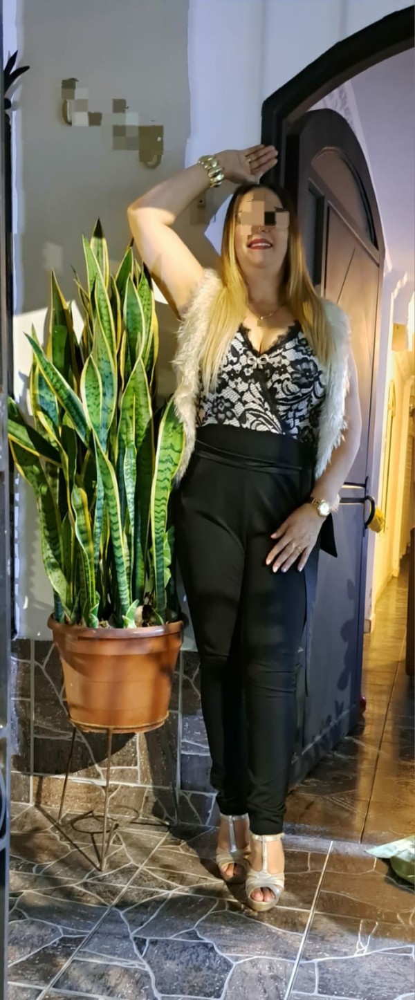 Soy una mujer elegante madurita simpática