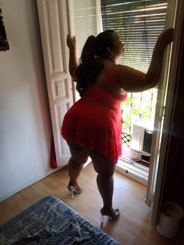 HERMOSA latina voluptuosa y cariñosa