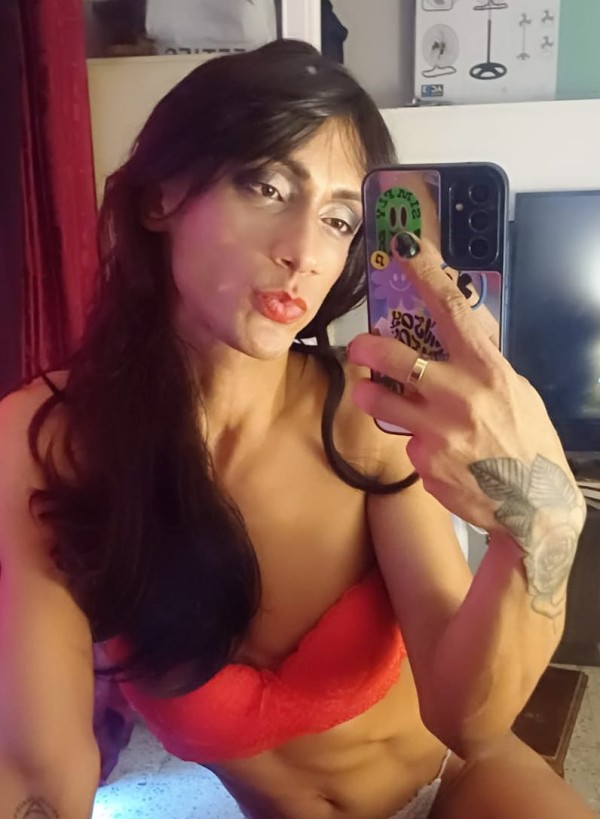 DESDE 30€ 15 MINUTOS. TENGO UNA GRAN TROMPA ENTRE MIS PIERNAS