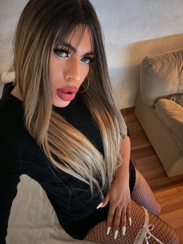 Andrea trans joven sexy y caliente , ven y disfrut
