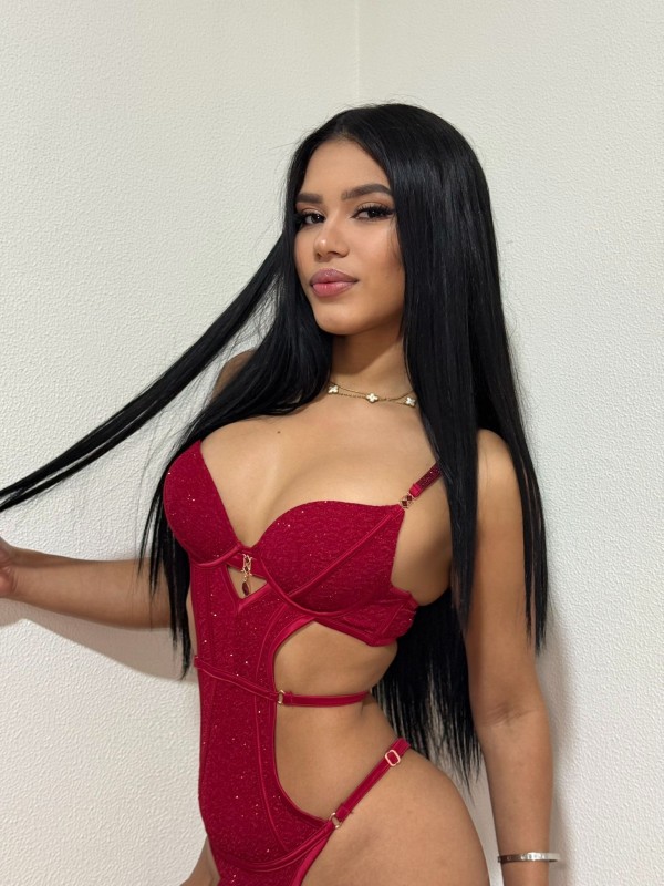 NOVEDAD LATINA DULCE MORENA VENEZOLANA