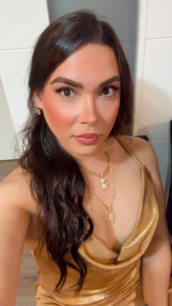 Claudia transexual latina experta con novatos