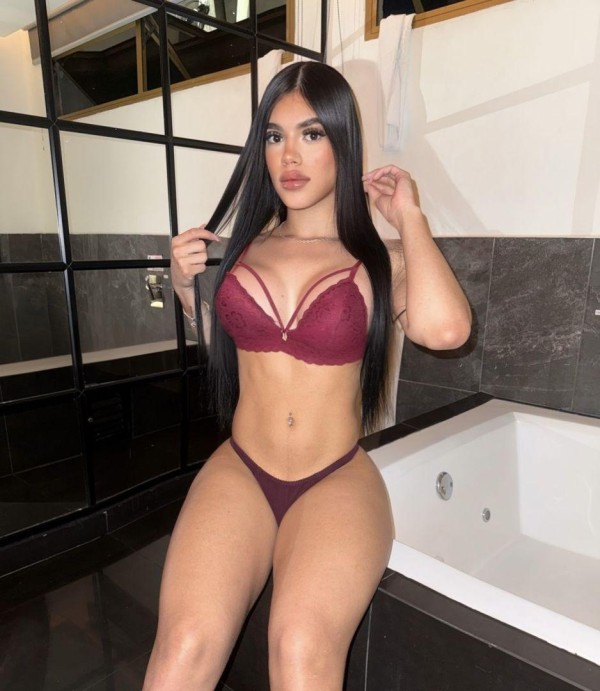 Recién llegada SUR los CRISTIANOS novedad Dotada  24 hra disponible pollona