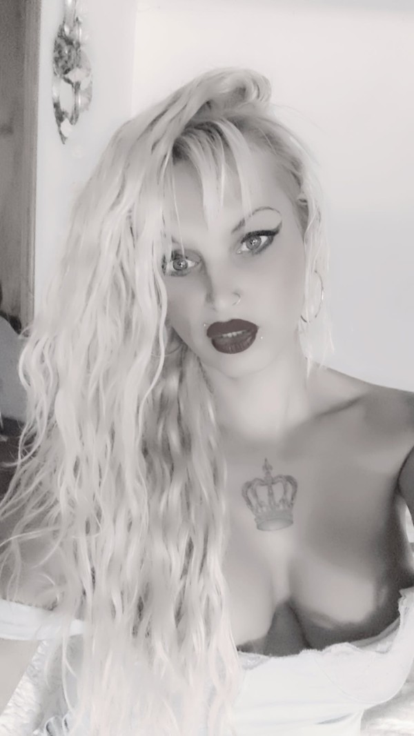 GALLEGA BDSM ABDL sexo natural casa rural bosque privado zona discreta