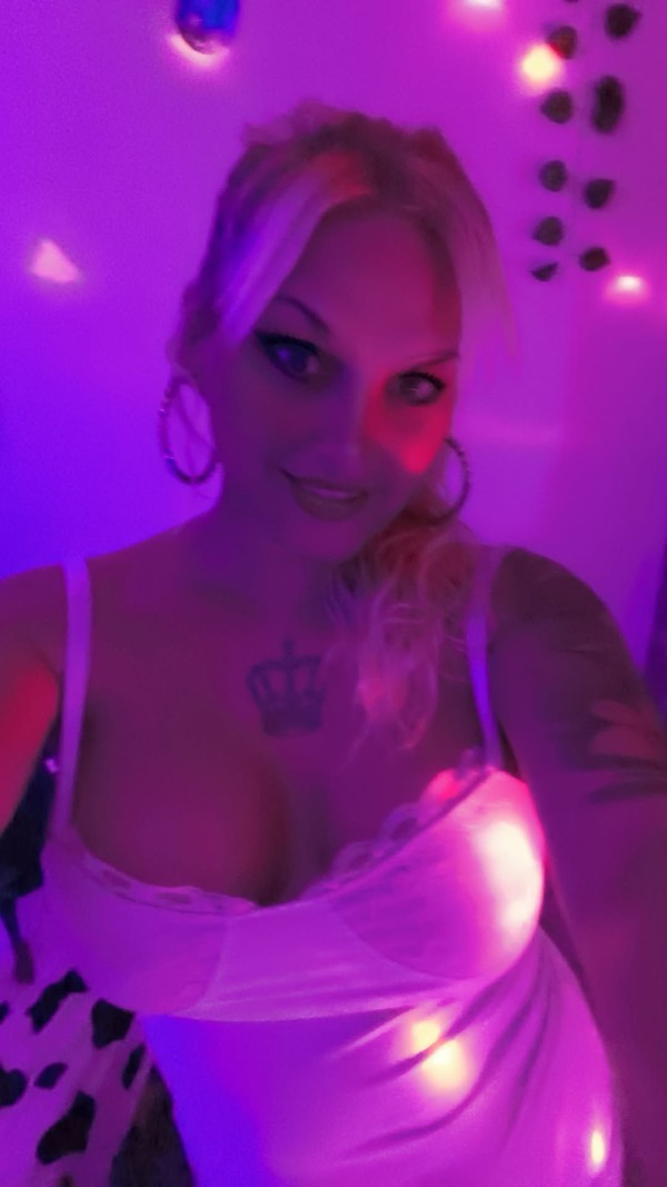 GALLEGA BDSM ABDL sexo natural casa rural bosque privado zona discreta