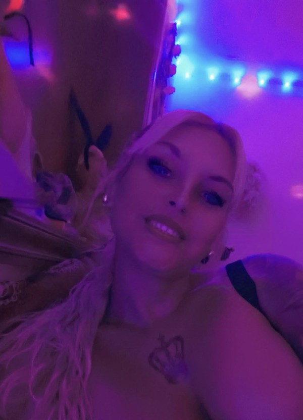 GALLEGA BDSM ABDL sexo natural casa rural bosque privado zona discreta