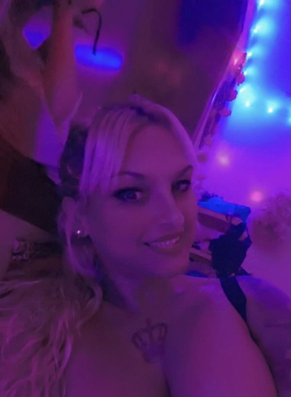 GALLEGA BDSM ABDL sexo natural casa rural bosque privado zona discreta