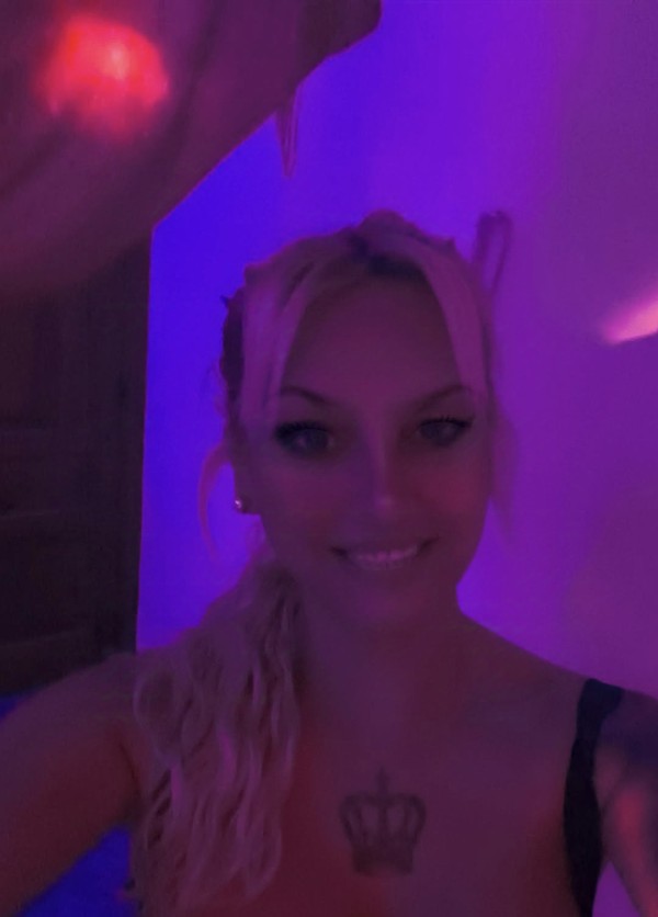 GALLEGA BDSM ABDL sexo natural casa rural bosque privado zona discreta