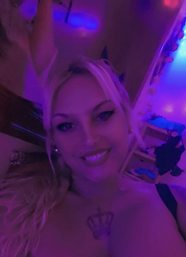 GALLEGA BDSM ABDL sexo natural casa rural bosque privado zona discreta