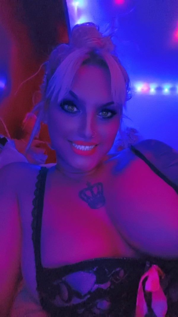 GALLEGA BDSM ABDL sexo natural casa rural bosque privado zona discreta