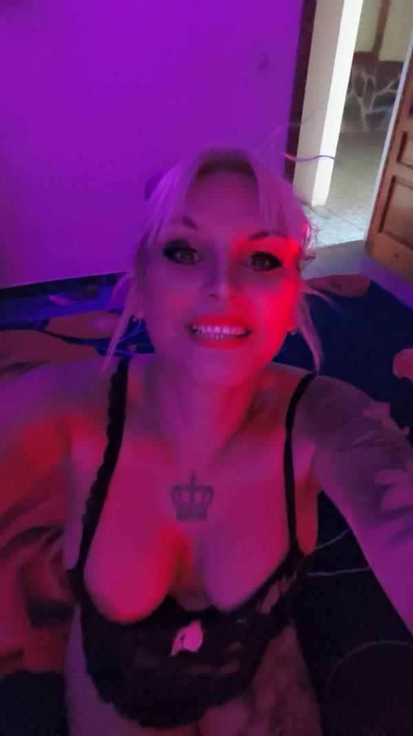 GALLEGA BDSM ABDL sexo natural casa rural bosque privado zona discreta