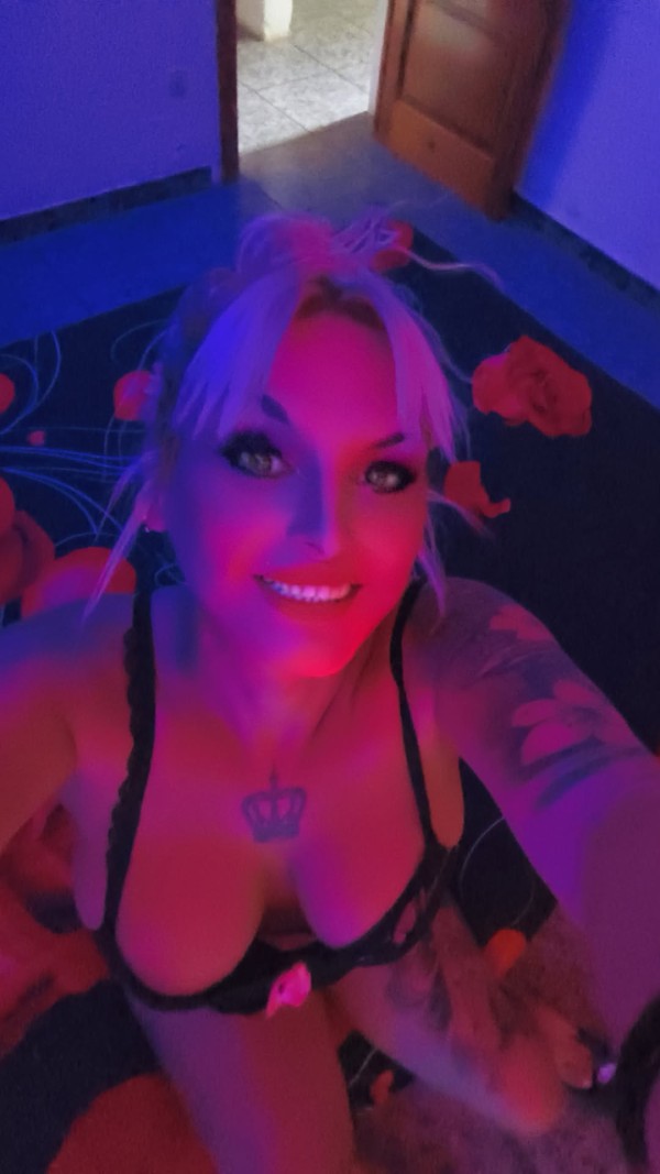 GALLEGA BDSM ABDL sexo natural casa rural bosque privado zona discreta