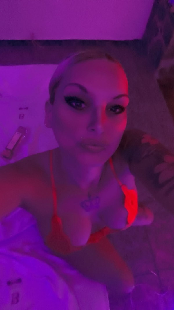 GALLEGA BDSM ABDL sexo natural casa rural bosque privado zona discreta