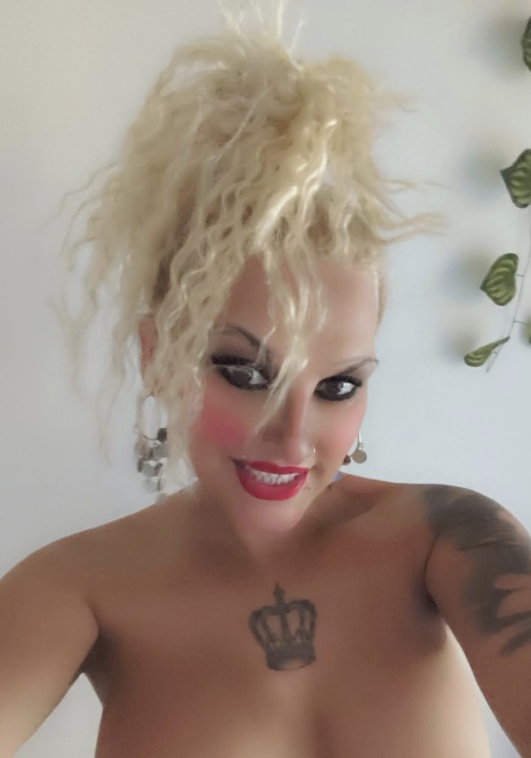 GALLEGA BDSM ABDL sexo natural casa rural bosque privado zona discreta