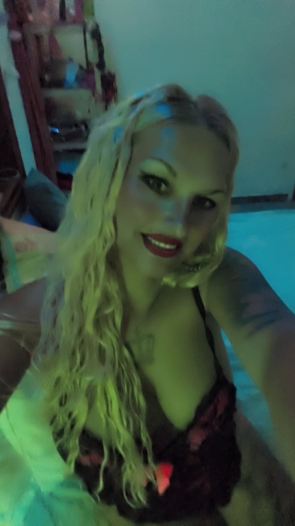 GALLEGA BDSM ABDL sexo natural casa rural bosque privado zona discreta